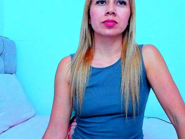 vickycandy live cam on BongaCams