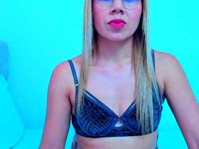 vickycandy live cam on BongaCams
