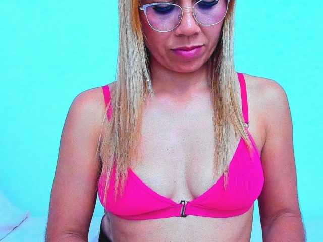 vickycandy live cam on BongaCams