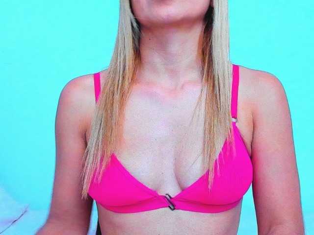 vickycandy live cam on BongaCams