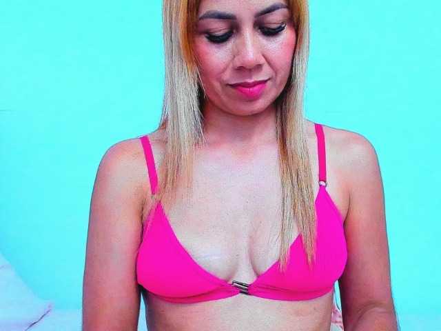 vickycandy live cam on BongaCams