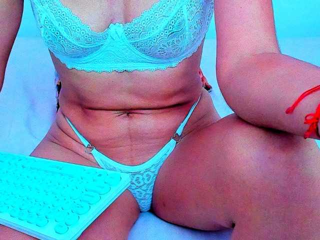 vickycandy live cam on BongaCams