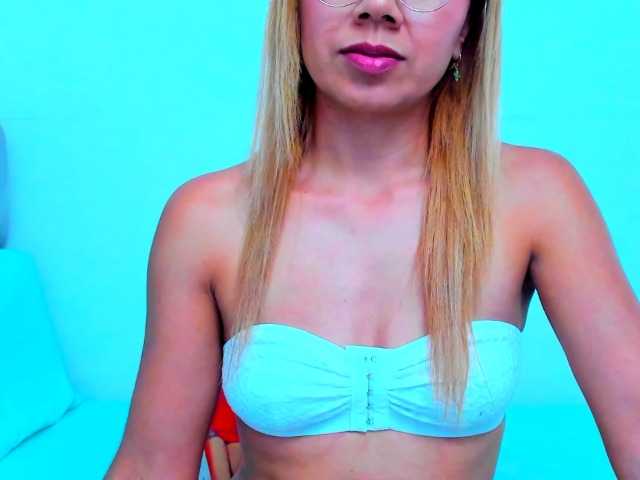 vickycandy live cam on BongaCams
