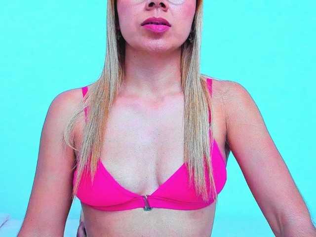 vickycandy live cam on BongaCams