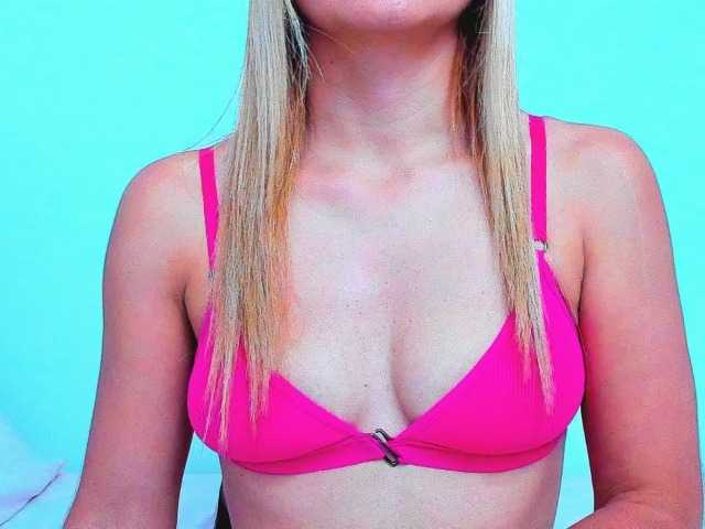 vickycandy live cam on BongaCams