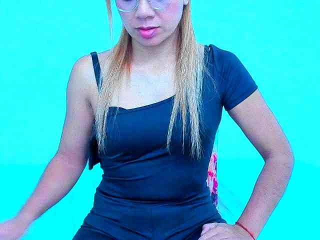 vickycandy webcam