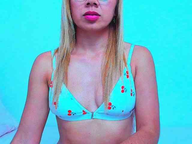 vickycandy webcam