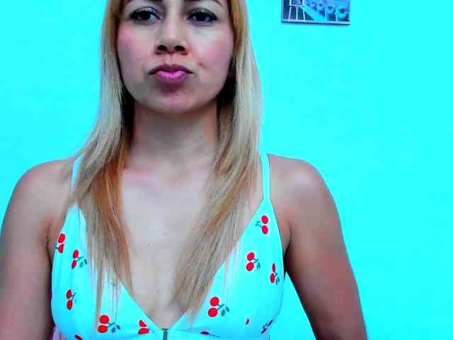 vickycandy webcam