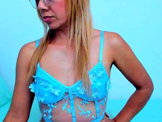 vickycandy webcam
