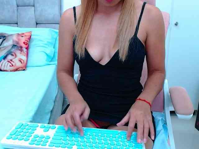 vickycandy webcam