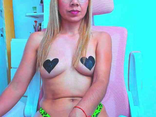 vickycandy webcam