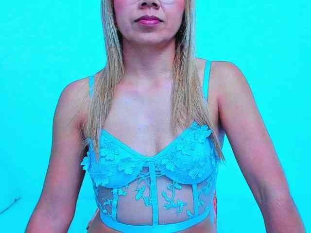 vickycandy webcam