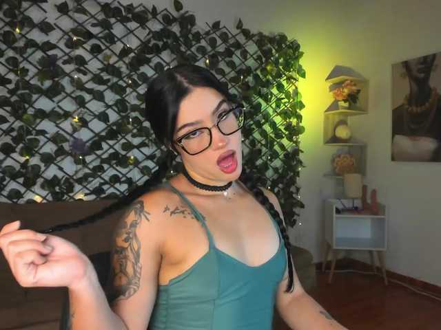 melody-cute10 live cam on BongaCams