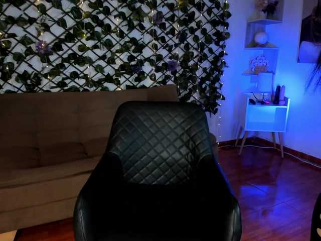 melody-cute10 live cam on BongaCams