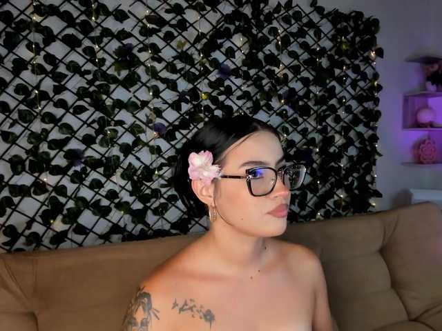 melody-cute10 live cam on BongaCams