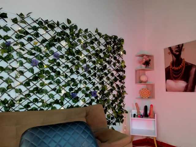 melody-cute10 live cam on BongaCams