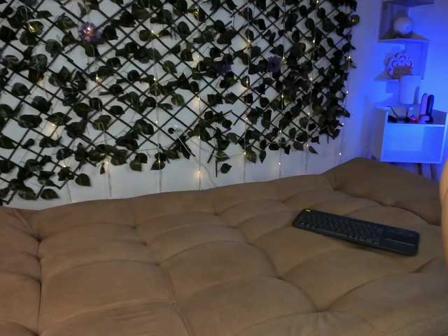 melody-cute10 live cam on BongaCams