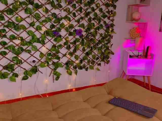 melody-cute10 webcam