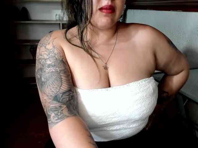 LinaBrowm webcam