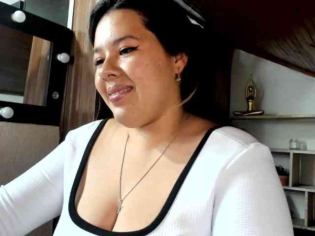 LinaBrowm webcam