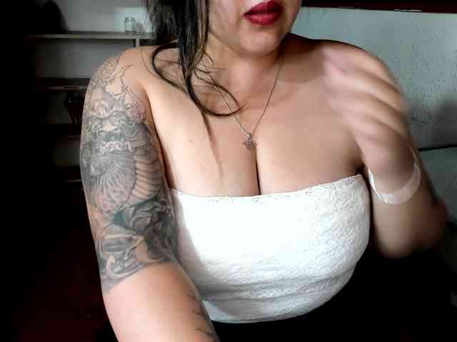 LinaBrowm webcam