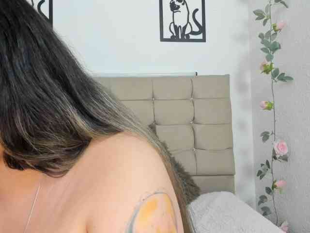LinaBrowm webcam