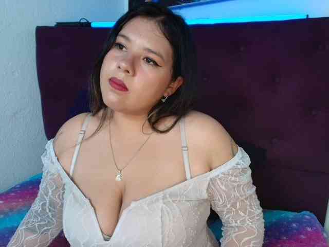 LinaBrowm webcam