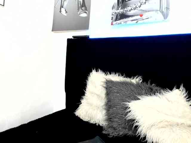 LinaBrowm webcam
