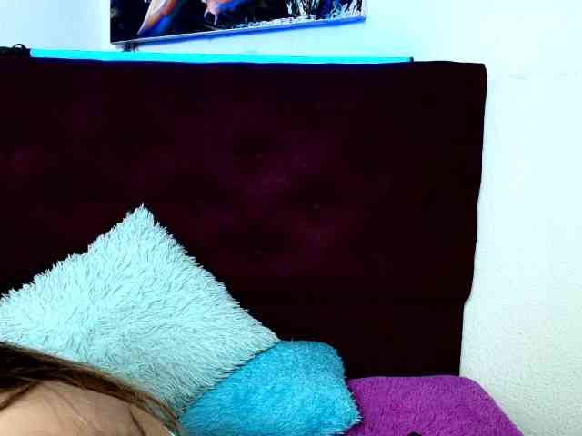 LinaBrowm webcam