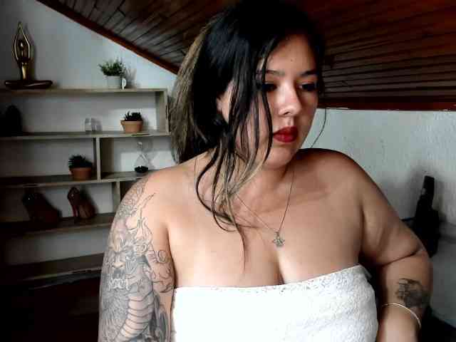 LinaBrowm webcam