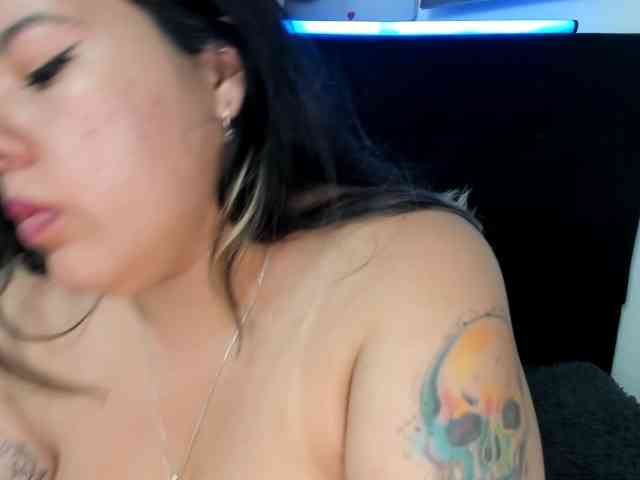 LinaBrowm webcam