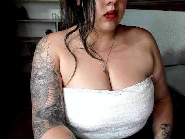 LinaBrowm webcam