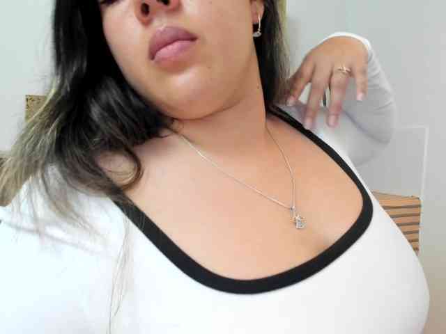 LinaBrowm webcam