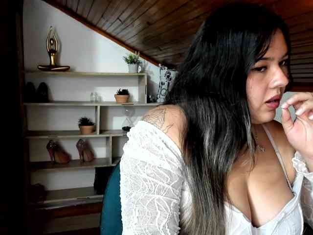 LinaBrowm webcam