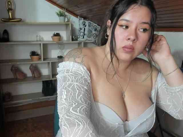 LinaBrowm webcam