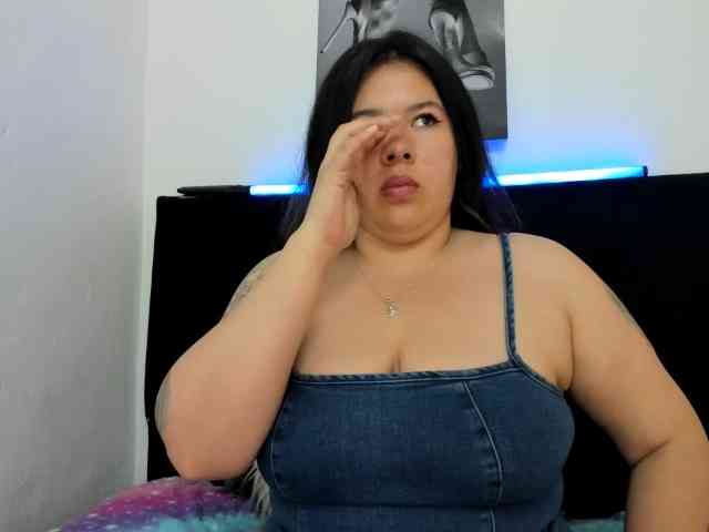 LinaBrowm webcam
