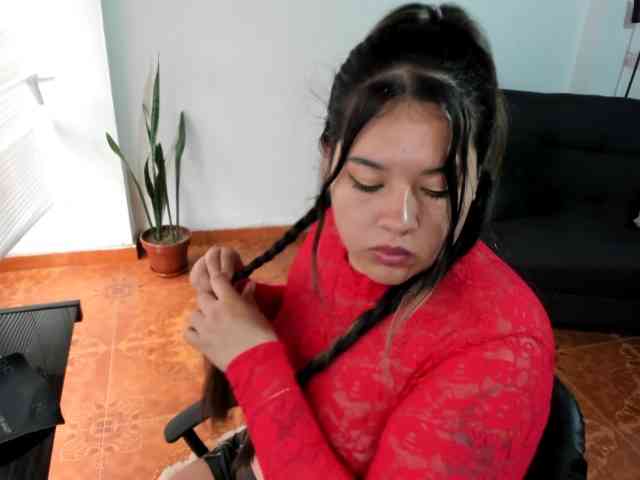 LinaBrowm webcam