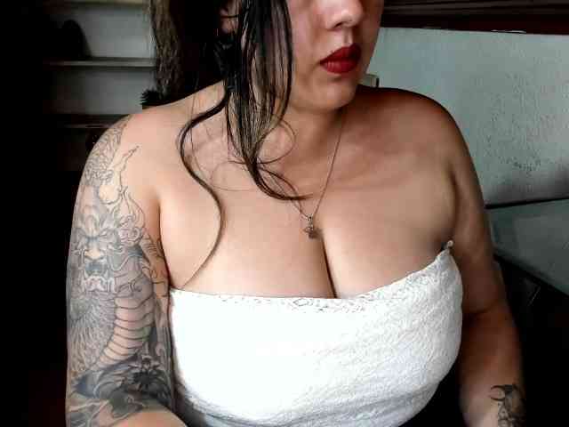 LinaBrowm webcam