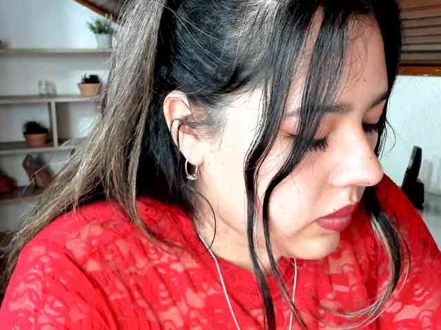 LinaBrowm webcam