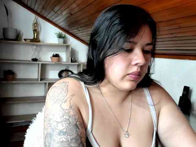 LinaBrowm webcam