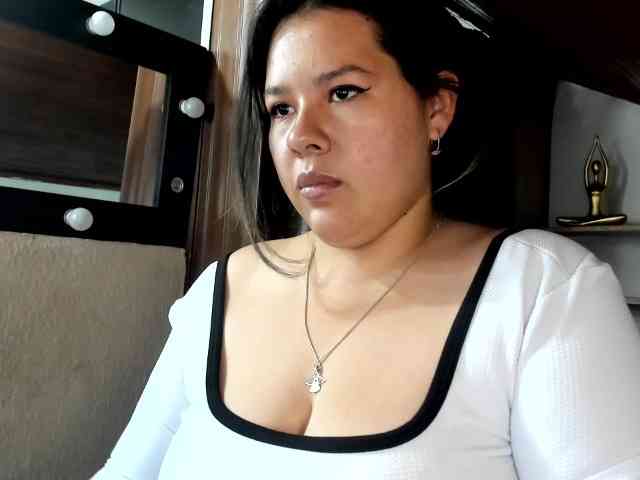 LinaBrowm webcam