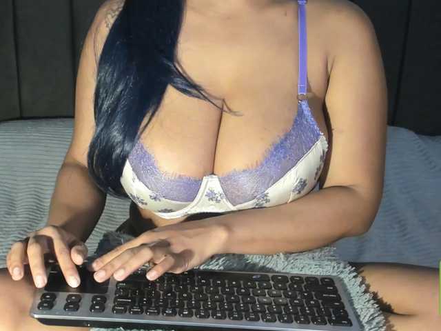 kylieboobs24 live cam on BongaCams