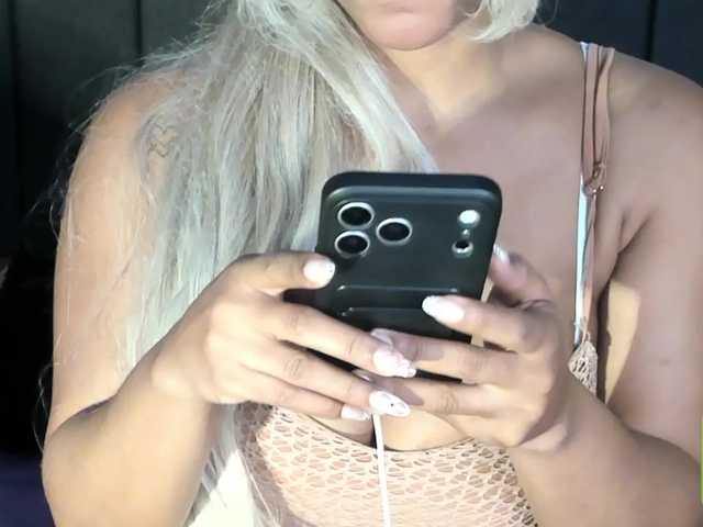 kylieboobs24 live cam on BongaCams