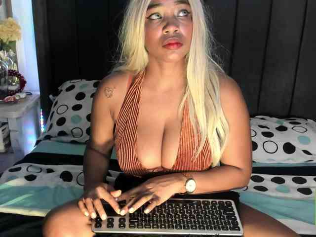 Ця модель зараз онлайн. kylieboobs24