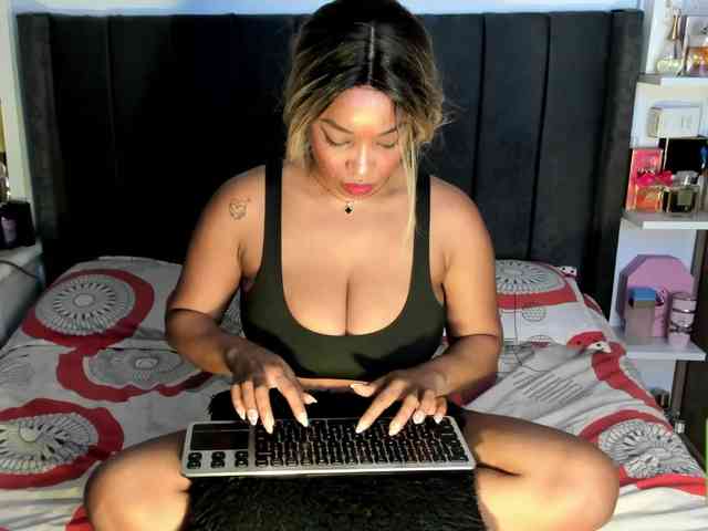 kylieboobs24 webcam