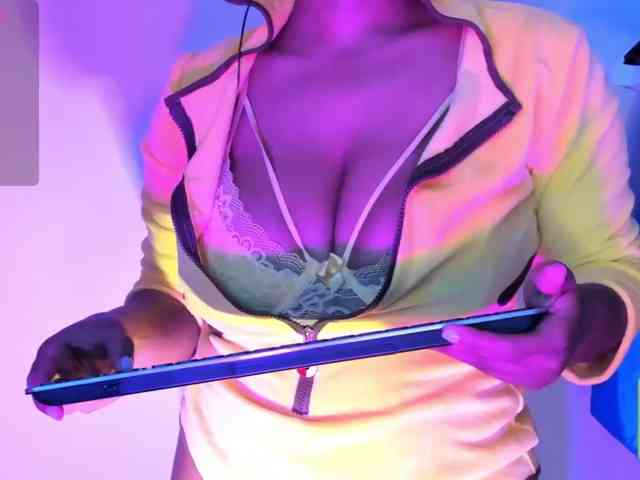 kylieboobs24