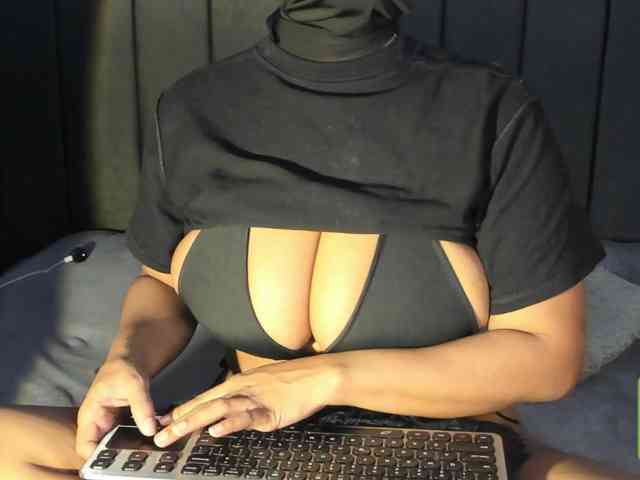 ESMERALDA_QAMAR webcam