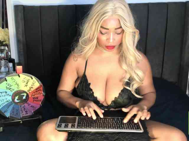 kylieboobs24 webcam