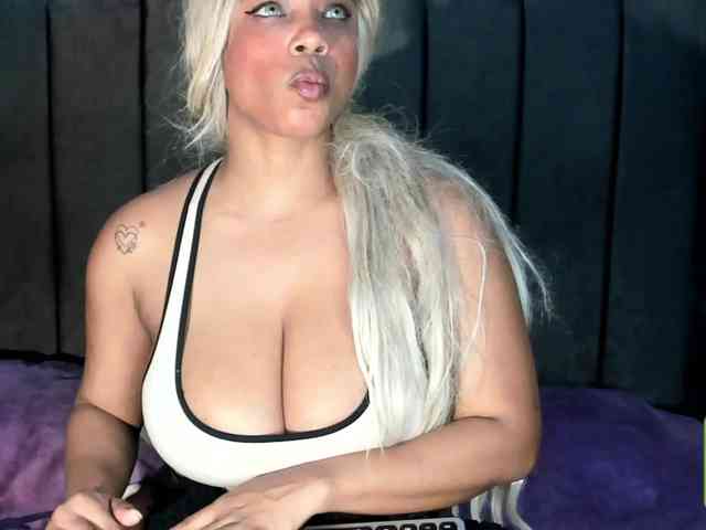 kylieboobs24 webcam