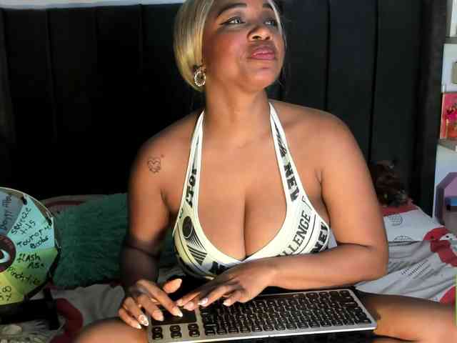 kylieboobs24 webcam